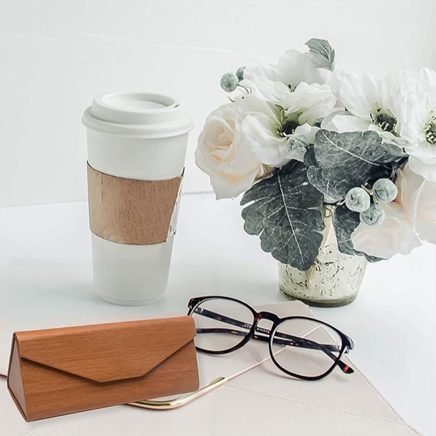 Decorative Glasses Case Eyeglasses Holder Storage Box (1 Pc / Mix color & Design) Decorative Glasses Case Eyeglasses Holder Storage Box (1 Pc / Mix color & Design)